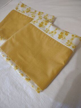 Vtg Set of Cannon Royal Family Featherlite Pillowcase Gold Floral Standard CL